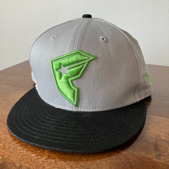 Famous Stars Y2K Gray Snapback hat O/S in GUC - Picture 1 of 9